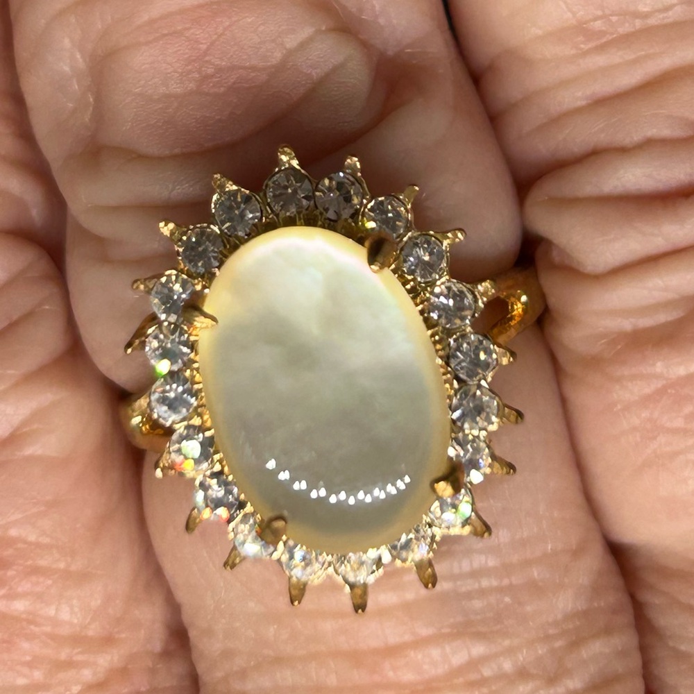 Elegant Mother-of-Pearl  Women's Ring size 9